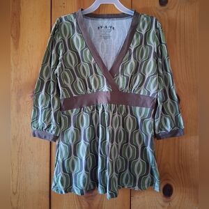 Currants Empire Waist 3/4 Sleeve Top With Vintage Hourglass Pattern